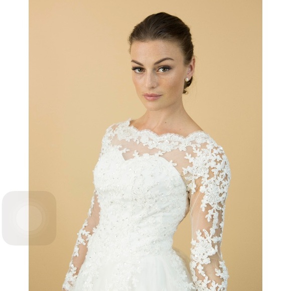 Wedding dress - Picture 3 of 4