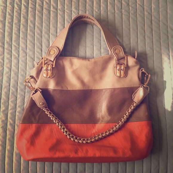Hobo shoulder bag. Perfect spring or summer purse.