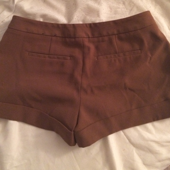 Pleated dress shorts - Picture 2 of 2