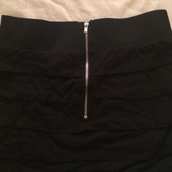 Ruffled mini skirt with elastic waste band - Picture 2 of 2