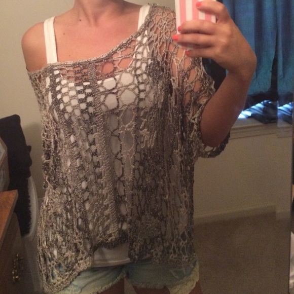 Poncho style loose knit sweater - Picture 3 of 3