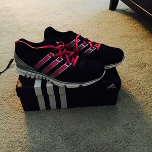 NWT Adidas runners sz 9.5