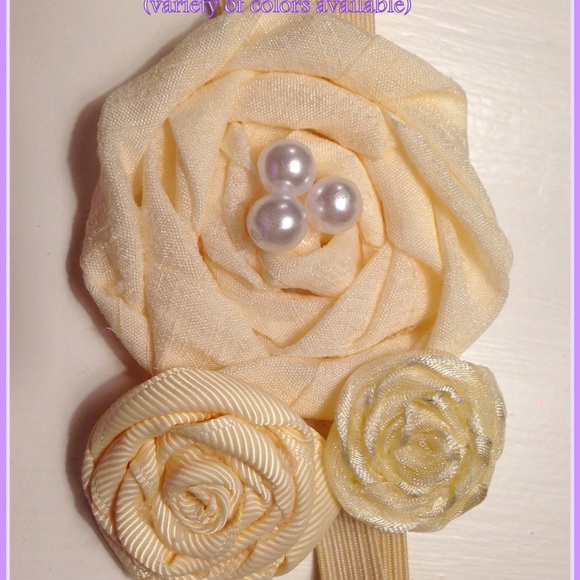 Flower hair clip, headband, or elastic head wrap.