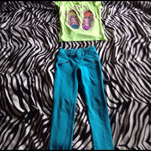 Blue jeggins size 10s and neon green shirt size 10