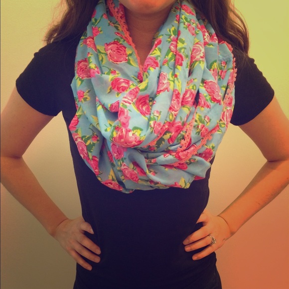 Betsey Johnson Accessories - SOLD Adorable Betsey Johnson Scarf
