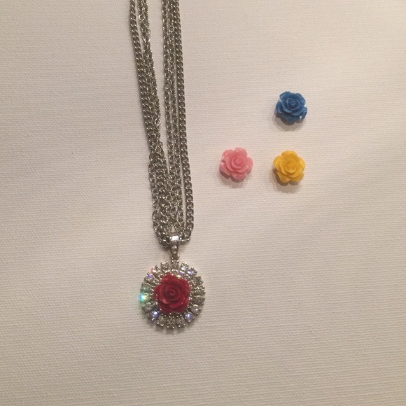 SILVER TONE NECKLACE W INTERCHANGEABLE ROSES - Picture 2 of 4