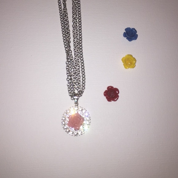 SILVER TONE NECKLACE W INTERCHANGEABLE ROSES - Picture 3 of 4