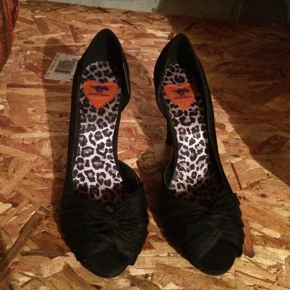 Black peep toe pumps