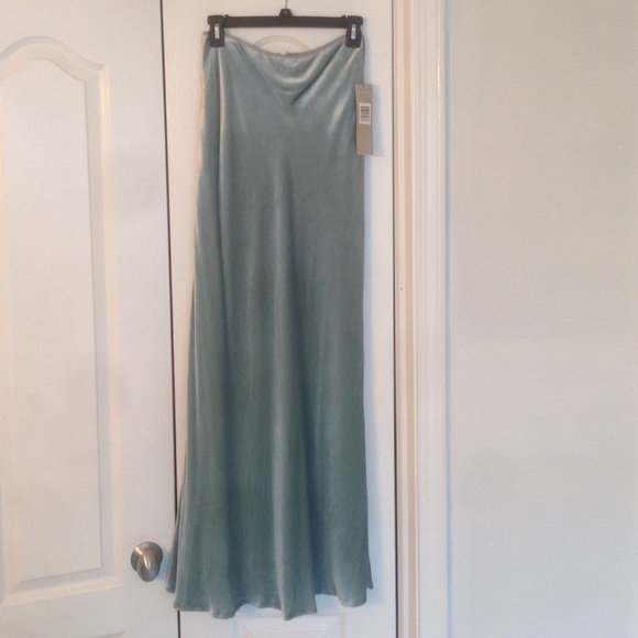 Satiny velvet shimmery blueish/grey skirt