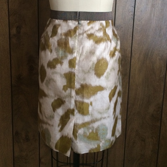 Ann Taylor Silk Skirt. - Picture 3 of 4