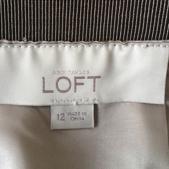 Ann Taylor Silk Skirt. - Picture 4 of 4