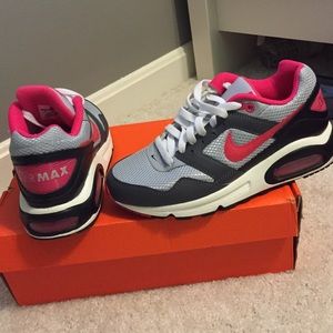 Brand New Women's Size 7 Nike AirMax.