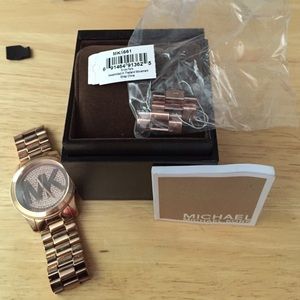 Michael Kors runway logo watch in rose gold