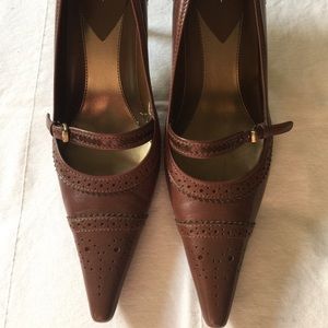 Adorable brown Paolo heels 7.5N