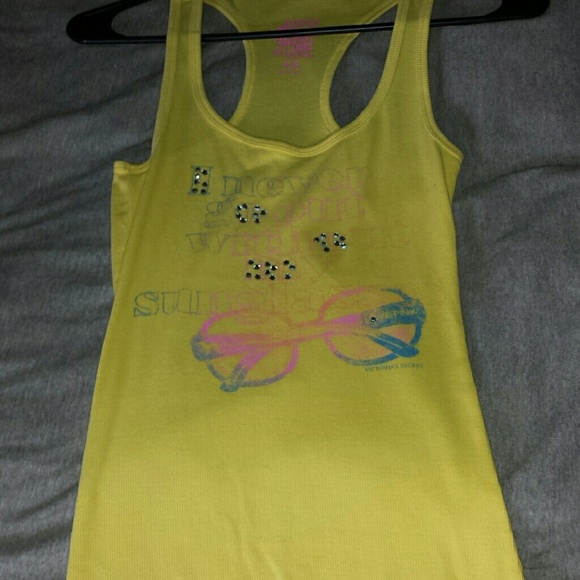 Vs pink tank