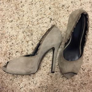 Gianni Bini- Taupe Gray Suede Heels