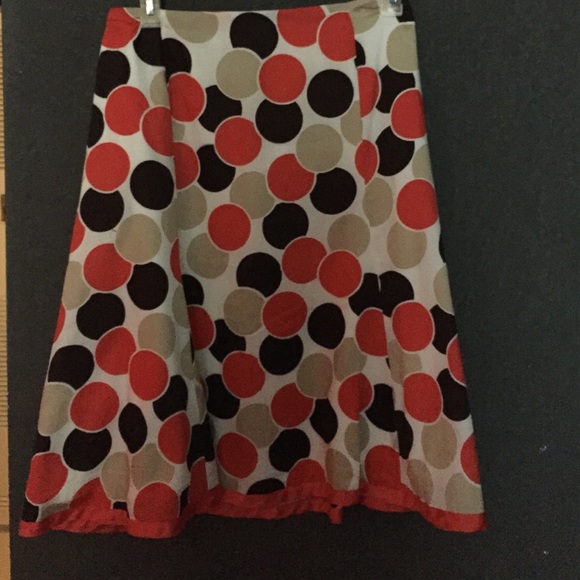 Multicolor polkas dotted skirt.