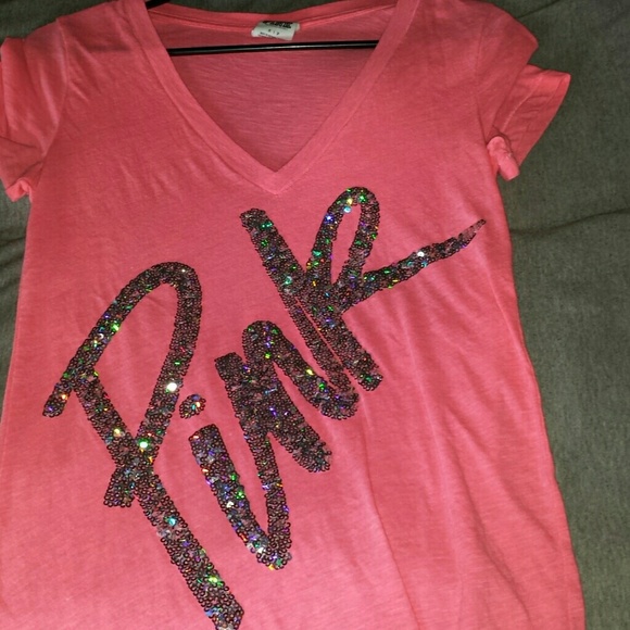 Bundle of 4 vs pink tops