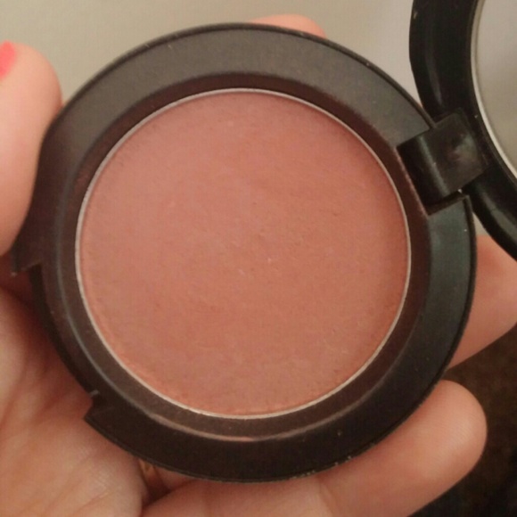 MAC blush in Feeling