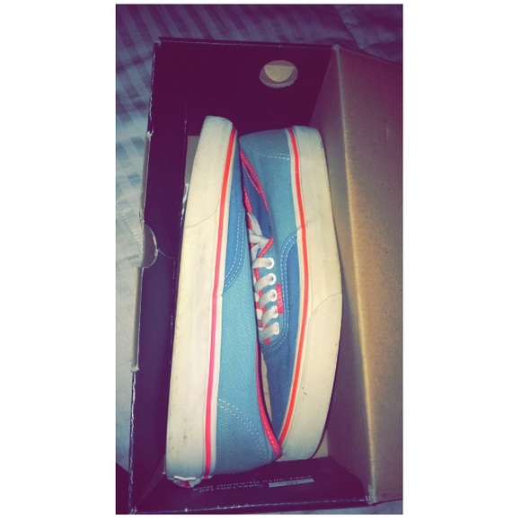 Vans - Picture 2 of 2