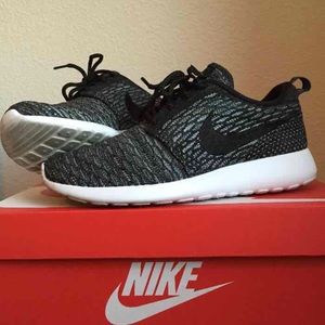 Nike Flyknit Roshe