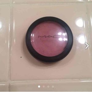 MAC Blush "Dainty" //