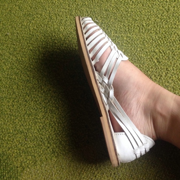 *SOLD* White Woven Leather Sandals - Picture 2 of 4