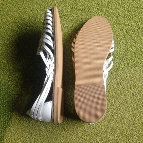 *SOLD* White Woven Leather Sandals - Picture 3 of 4