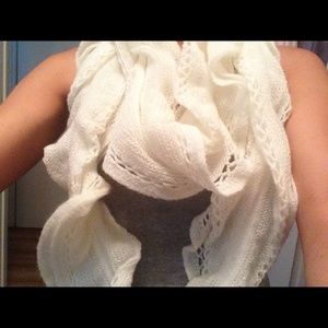 White ruffle infinity scarf, perfect condition