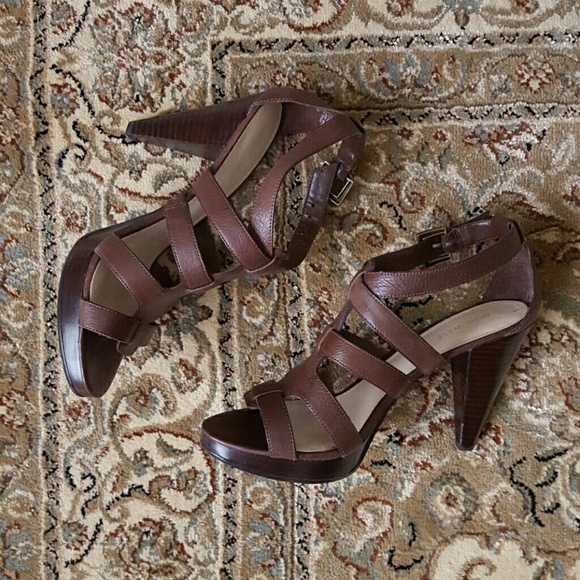 Heels - Picture 4 of 4