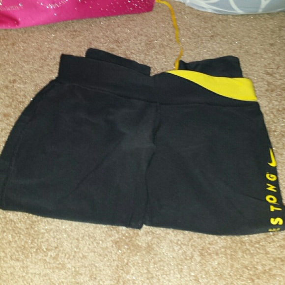 Nike live strong capris