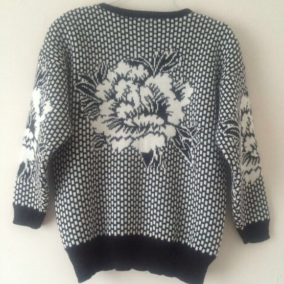 Amazing Vintage B&W Rose Sweater - Picture 2 of 4