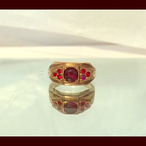 Jewelry - Vintage Garnet Ring