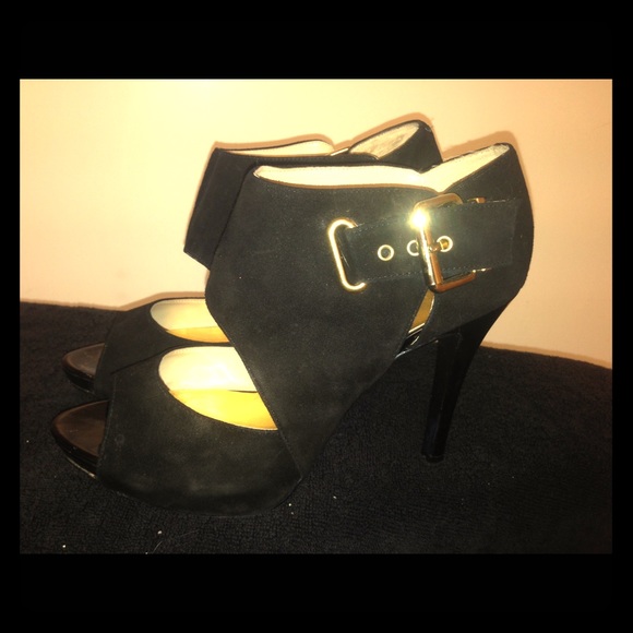 Nine West peep toe pumps