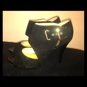 Nine West peep toe pumps