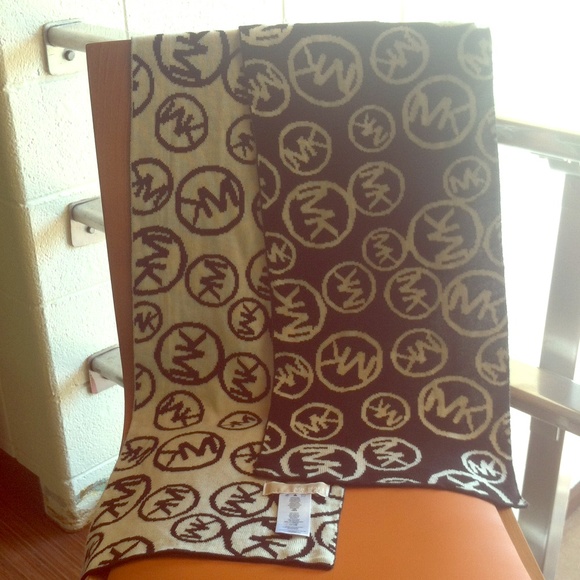 MICHAEL Michael Kors Accessories - ⭐️ONE DAY SALE ⭐️Black/White Michael Kors Scarf