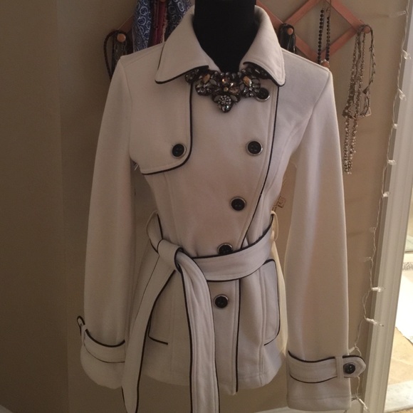 Sebby Jackets & Blazers - Great white w/black piping spring/summer coat!