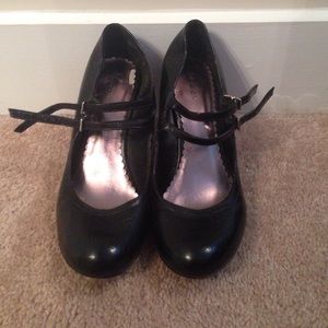 Xhilaration Black Pumps