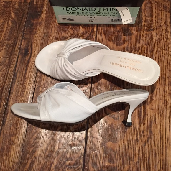White Donald Pliner Valli sandals - Picture 2 of 4
