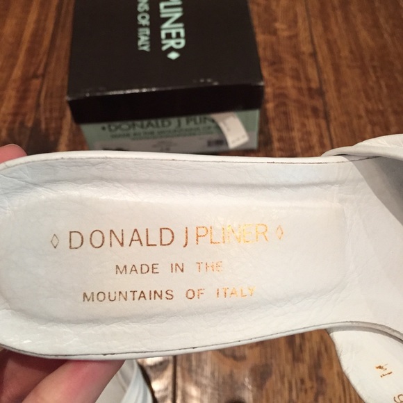 White Donald Pliner Valli sandals - Picture 3 of 4