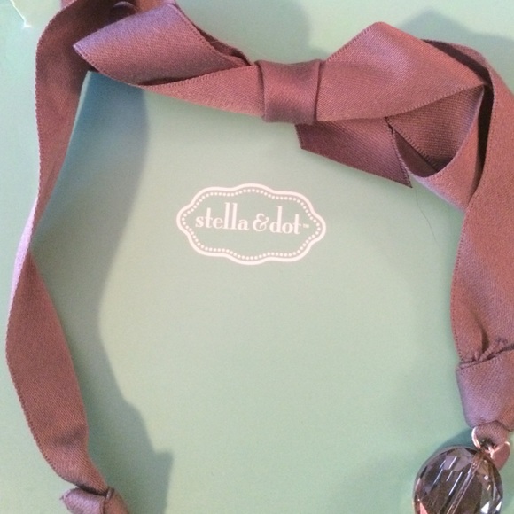 Crystal necklace never worn. - Picture 3 of 3