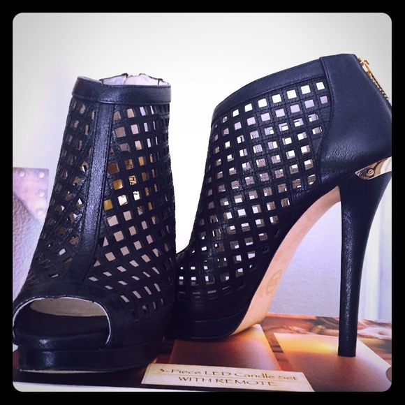 Size 6.5 Michael Kors 5in. Heel