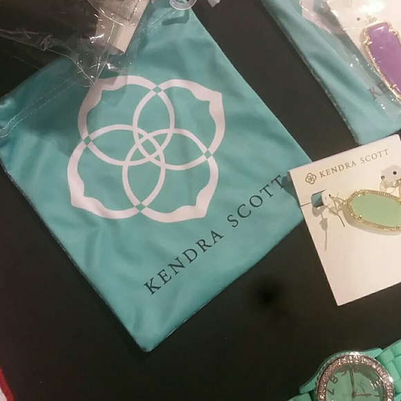Sold KENDRA SCOTT EARRINGS- Elle's Chalcedony - Picture 3 of 4