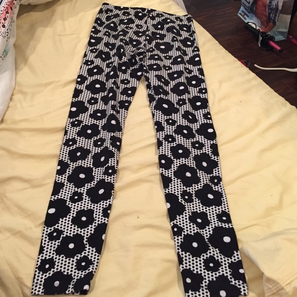Black and white floral leggings Forever21 - Picture 1 of 3