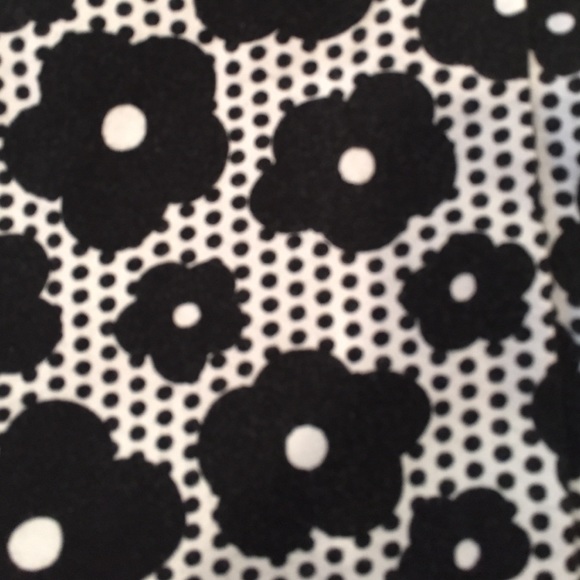 Black and white floral leggings Forever21 - Picture 2 of 3