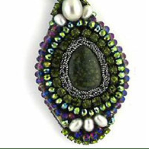 Incredible HandBeaded Designer Green Pendant Neckl - Picture 3 of 3