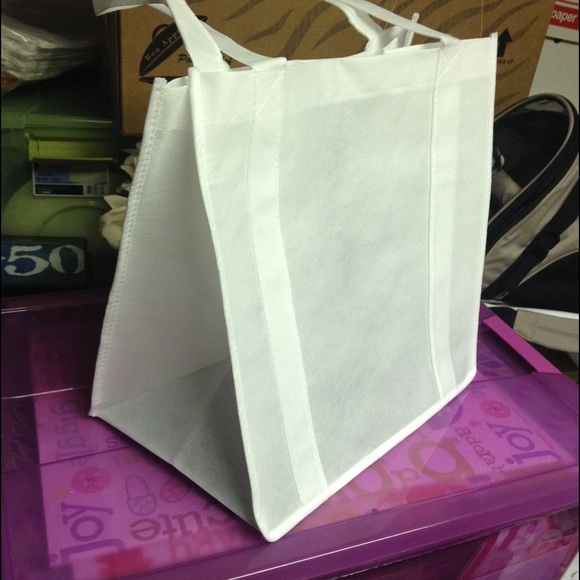 17 white tote bags NEW