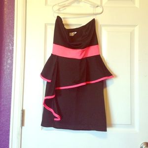 A short emerald Sunday dress