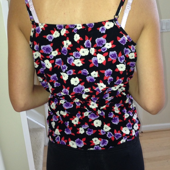 Free w/purchase Cute floral shirt....size small - Picture 2 of 3