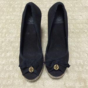 Tory burch black wedges